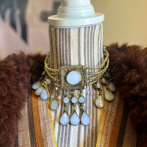 Middle Eastern Elegant Gold and White Necklace